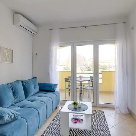 Apartment Rondine 1 Karigador