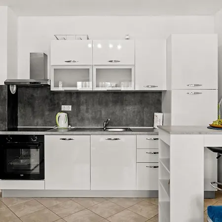 Rondine Apartament Karigador