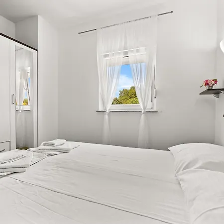 Rondine Apartament Karigador